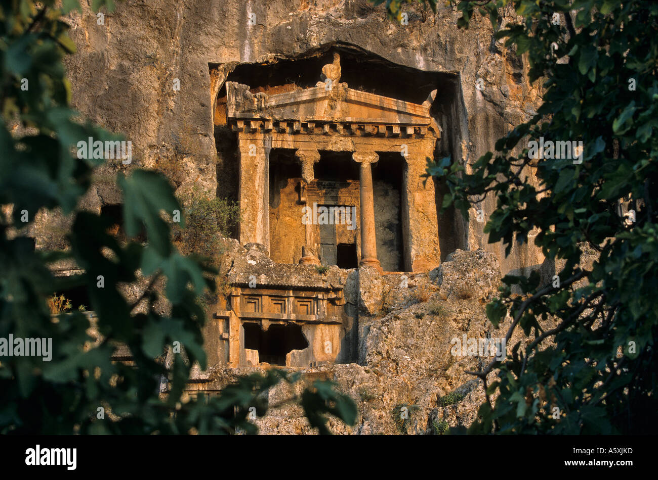 Lycian tombe scavate nella roccia a Fethiye (Turquey). Tombeaux lyciens taillés dans le roc à Fethiye (Turquie). Foto Stock