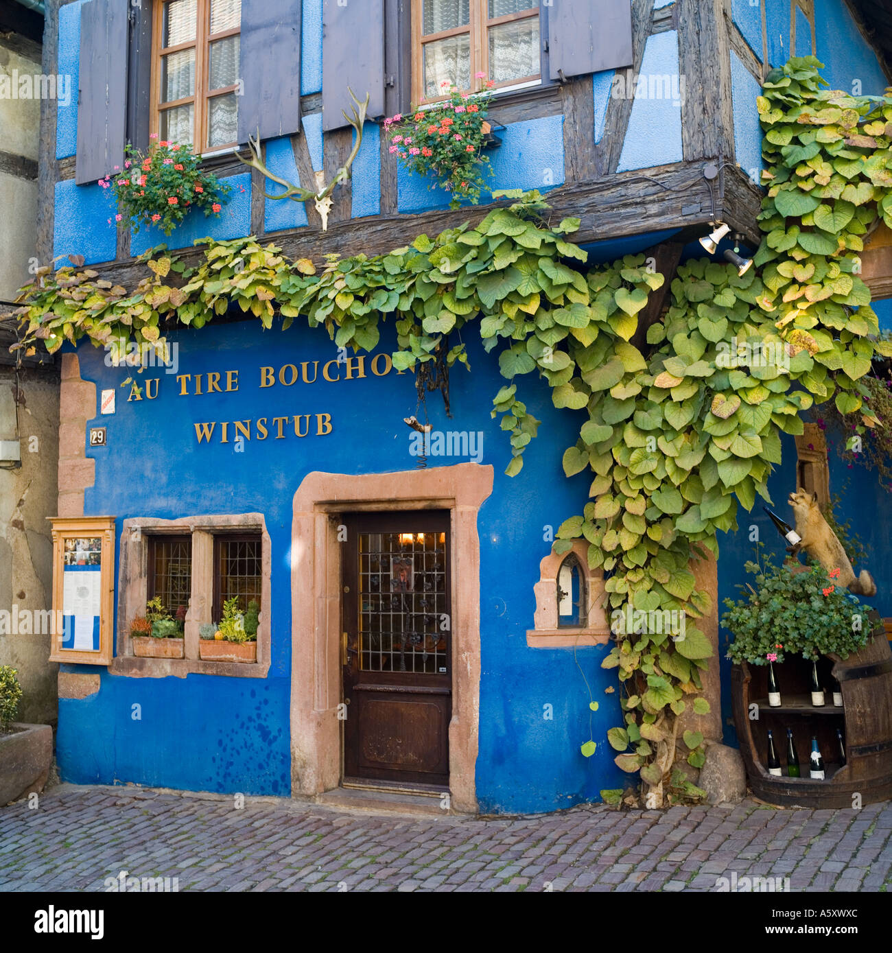 "Au Tire Bouchon' wine bar, Riquewihr, Alsazia, Francia, Europa Foto Stock