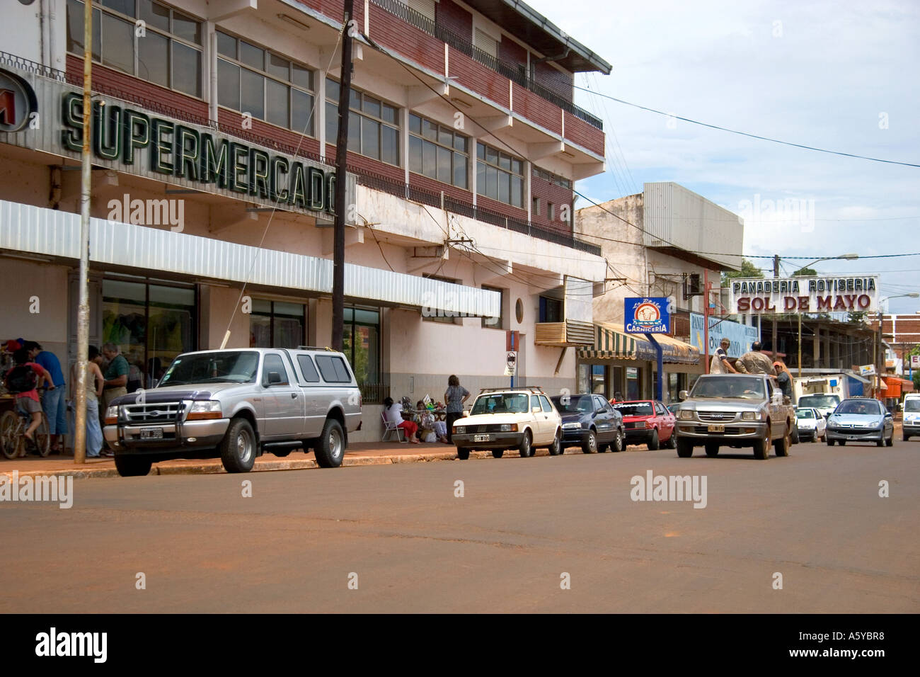 La strada principale di Jardin America in Argentina. Foto Stock