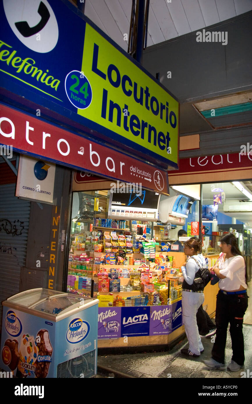 Locutorio internet e l'accesso telefonico a Buenos Aires, Argentina. Foto Stock