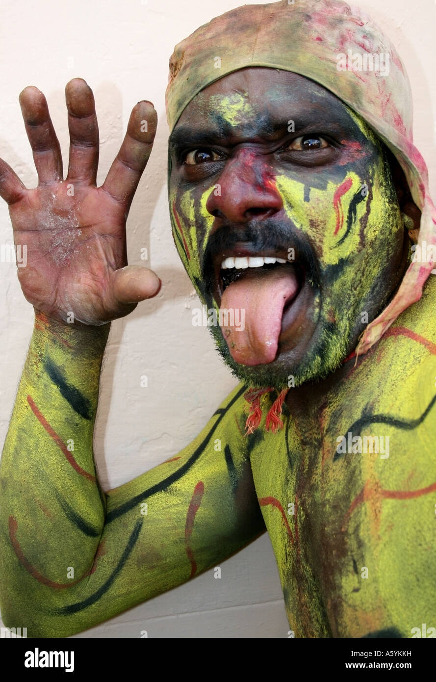 Uomo vestito da tiger , Karaga Festival , Bangalore , Karnataka , India Foto Stock