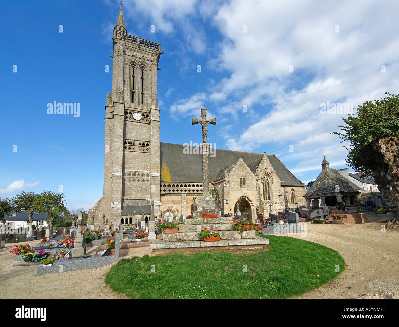 La chiesa gotica di Saint Jean du Doigt Finistere Bretagna Francia Foto Stock