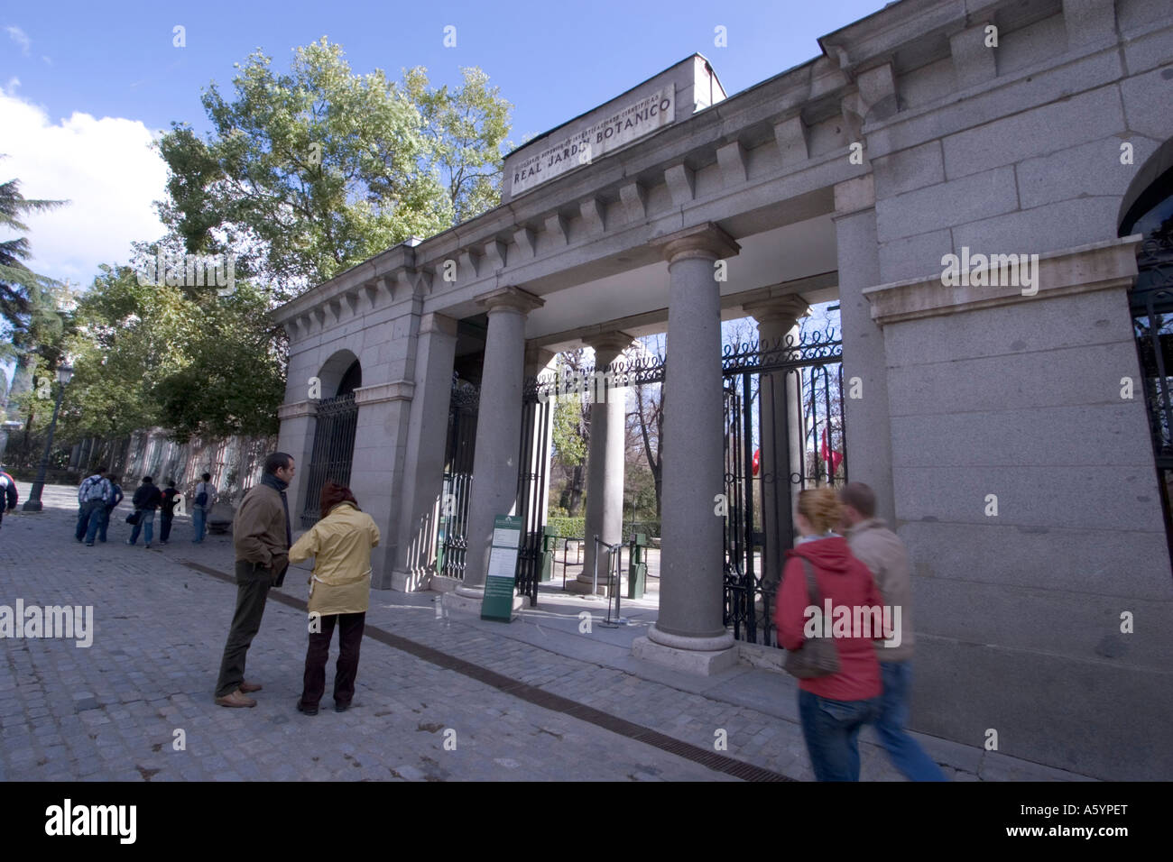 Giardini botanici reali, ingresso al Real Jardin Botanico Un giardino botanico fondato da Fernando vi sulle rive del fiume Manzanares Madrid Spagna Foto Stock