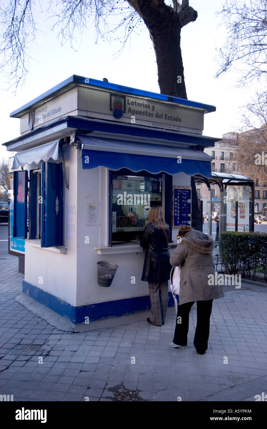 Lotteria Loterias venditore di biglietti in stand in Madrid street Foto Stock