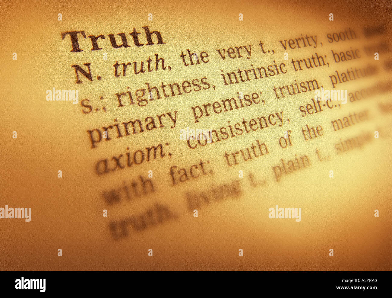 Il thesaurus di pagina che mostra la definizione della parola di verità Foto Stock