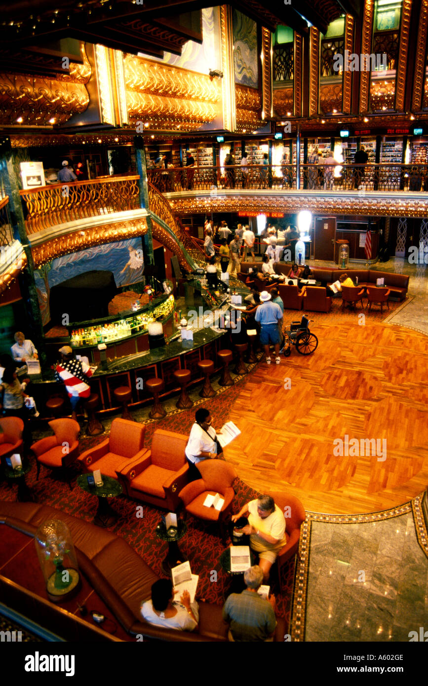 Nave da crociera Carnival spirito Lobby Bar Foto Stock