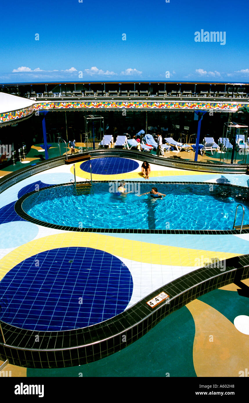 Nave da crociera Carnival spirito superiore ponte esterno Foto Stock