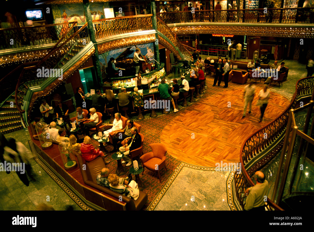 Nave da crociera Carnival spirito Lobby Bar Foto Stock