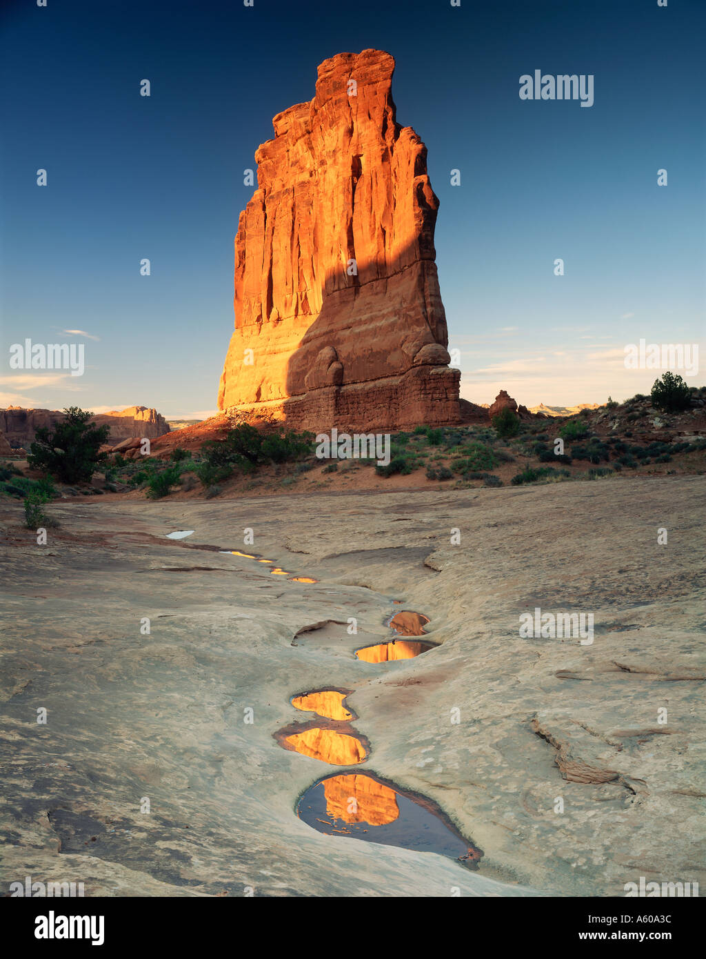 Courthouse Towers riflessione Arches National Park nello Utah Foto Stock