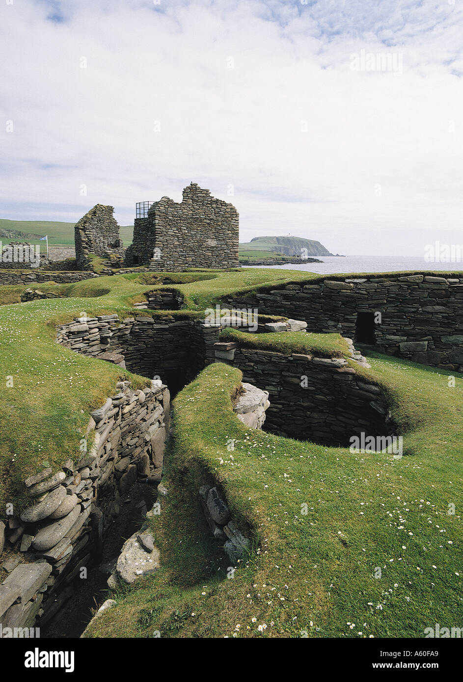 dh Norse Great hall Scotland JARLSHOF SUMBURGH SHETLAND ferro età villaggio viking insediamento isole Foto Stock