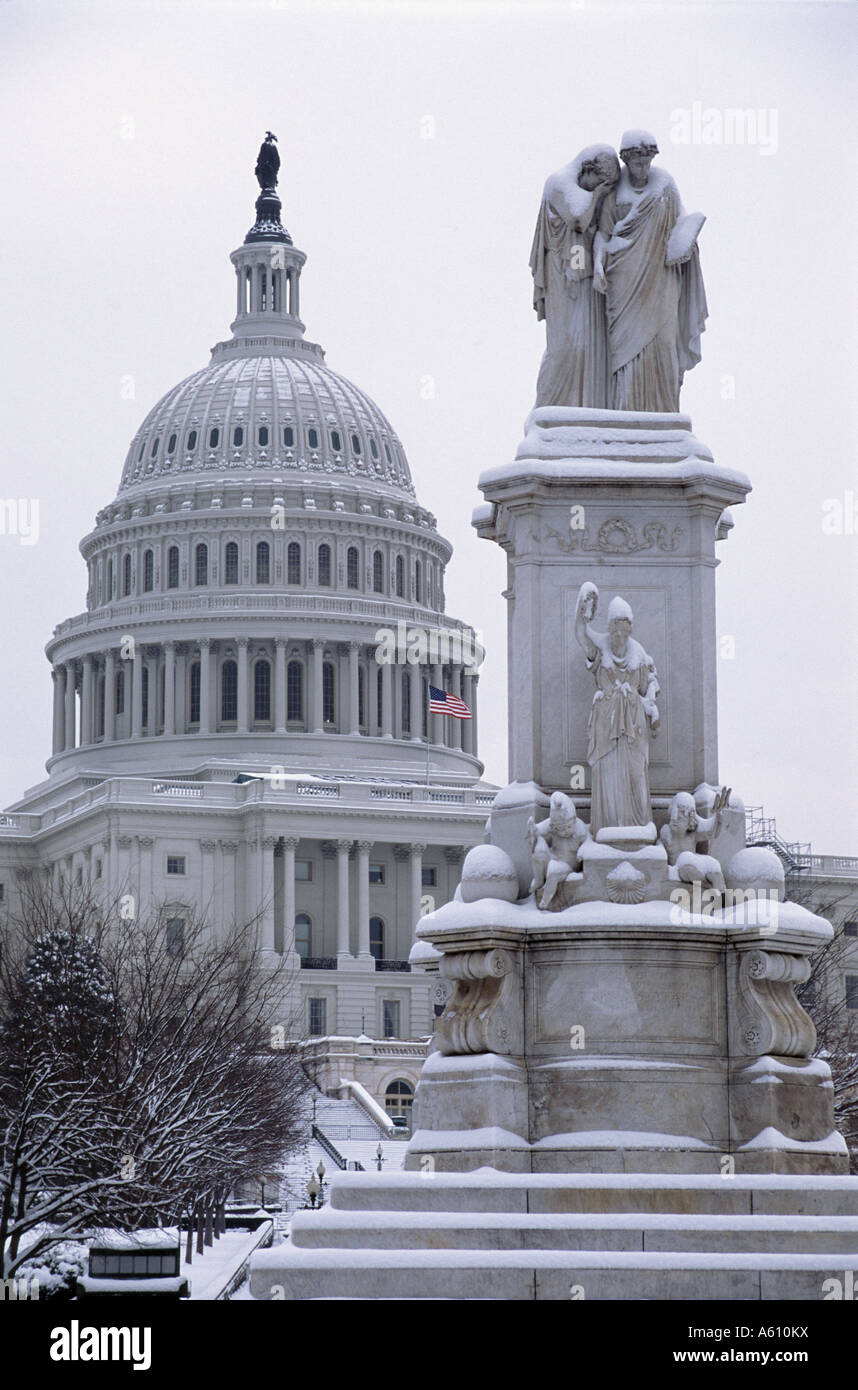 Monumento di pace nella parte anteriore di U.S. Capitol Building, Washington D.C. Foto Stock