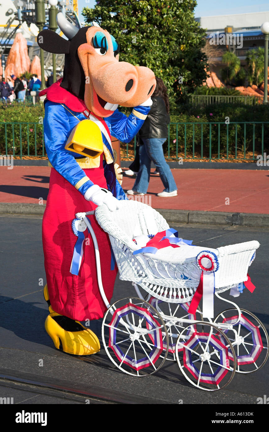 Clarabella, Main Street e per il divertimento di tutta la famiglia parata del giorno, il Regno Magico di Disney World, a Orlando, Florida, Stati Uniti d'America Foto Stock
