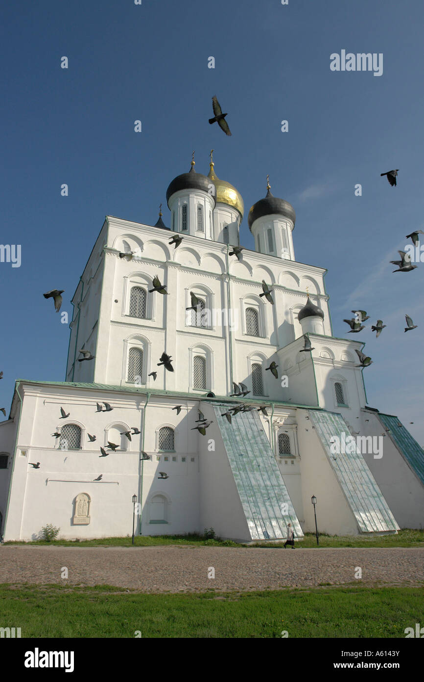 La Russia trinità cattedrale costruita 1699 sorge all'interno di Cremlino pskov 20060801 2 architettura orientale in Europa Foto Stock