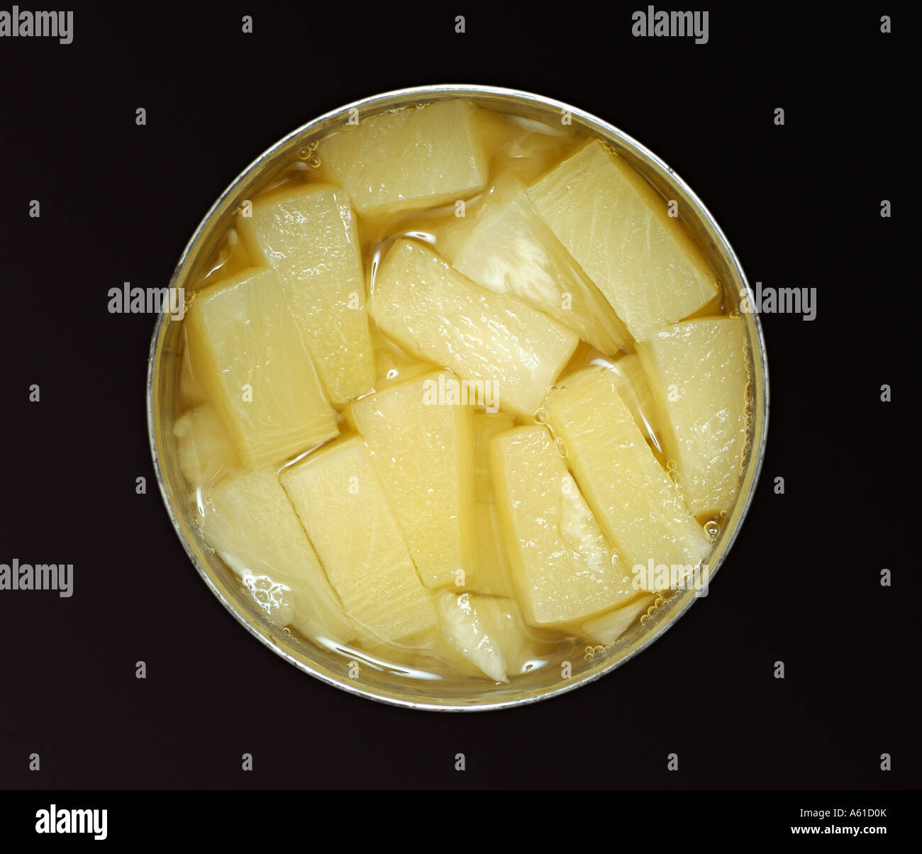 Conserve di ananas in pezzi Foto Stock