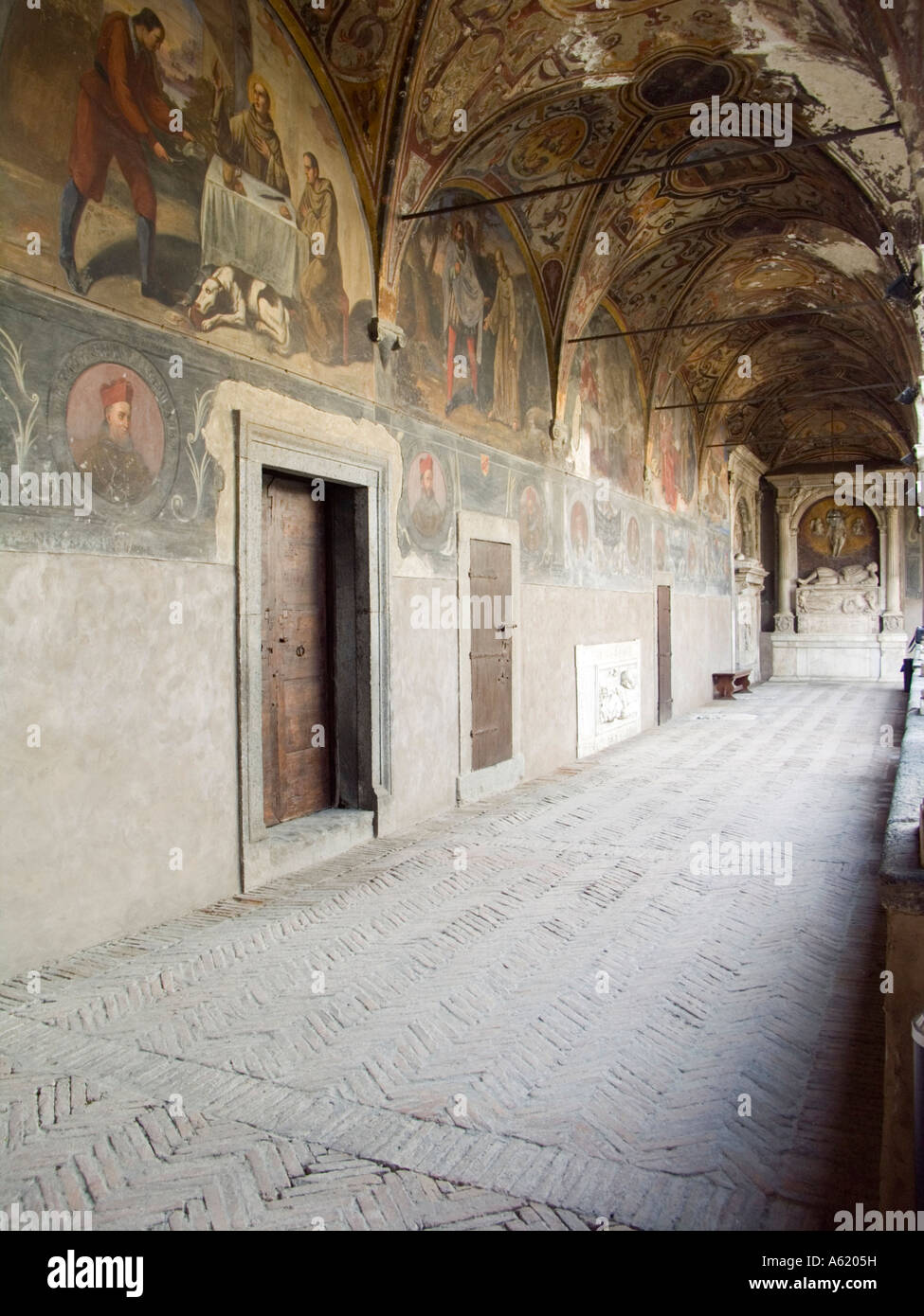 Pittura ad affresco nel cloisty di sant maria la nova chiesa di Napoli, campania italia Foto Stock