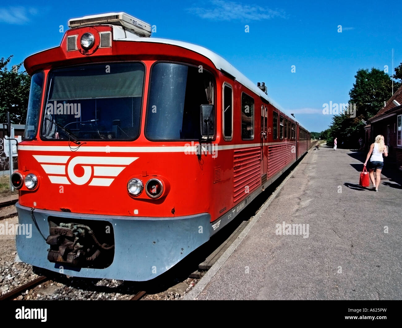 Il trenino rosso sulla stazione Foto Stock