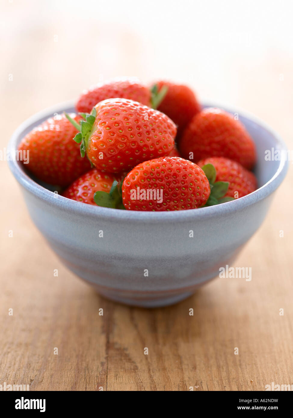 Coppa di fragole shot con professionisti di medio formato fotocamera digitale Foto Stock