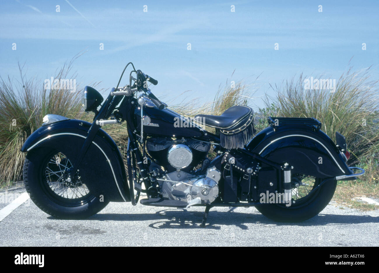 Moto parcheggiata in strada Foto Stock