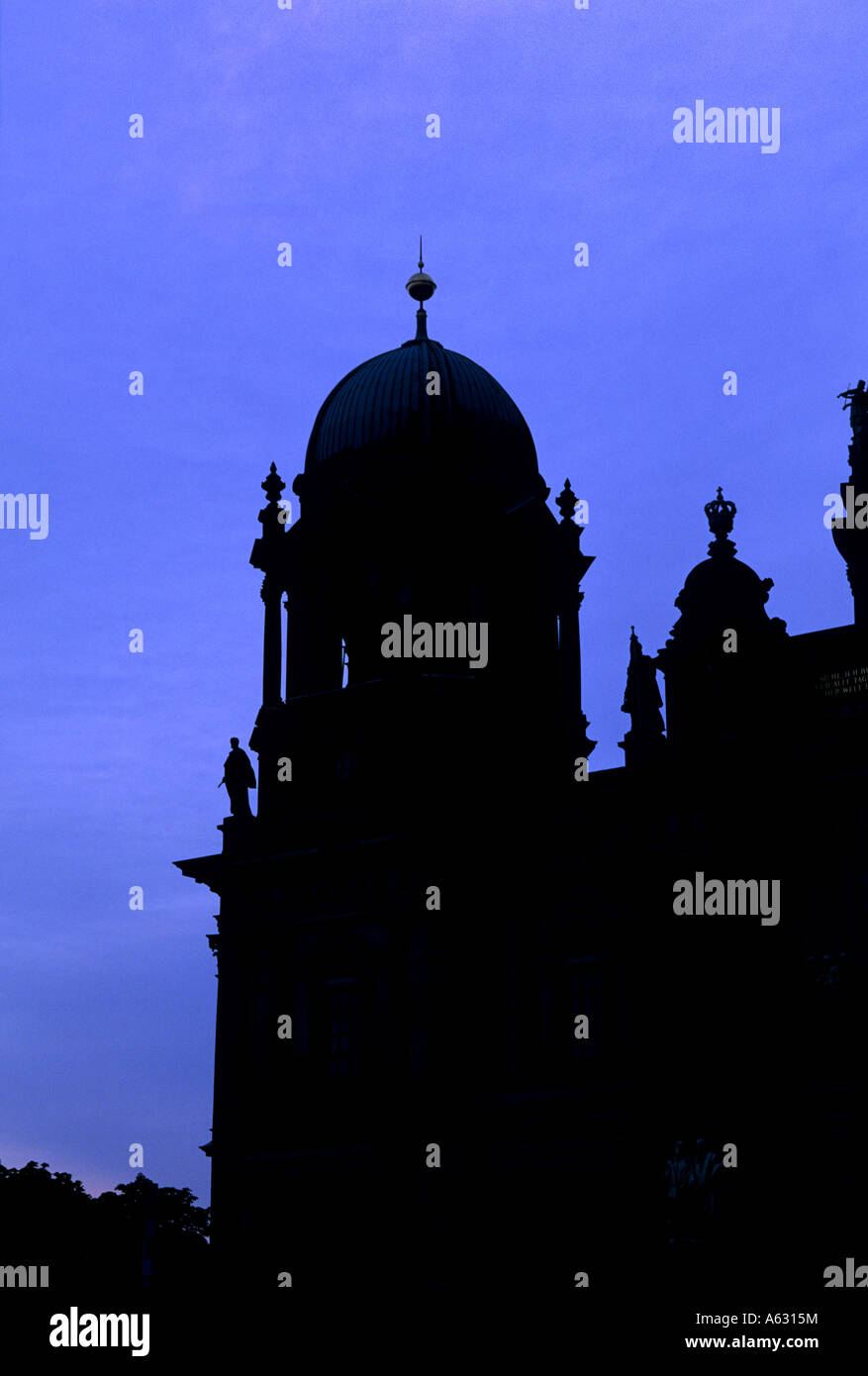 Dettaglio del Neo ornano la facciata rinascimentale e la cupola del Duomo di Berlino - Berlino, Germania Foto Stock