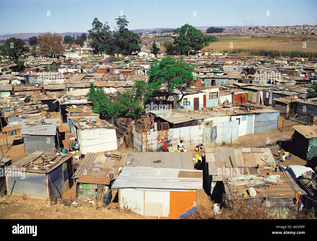 Baraccopoli alloggiamento Soweto vicino a Johannesburg in Sud Africa Foto Stock