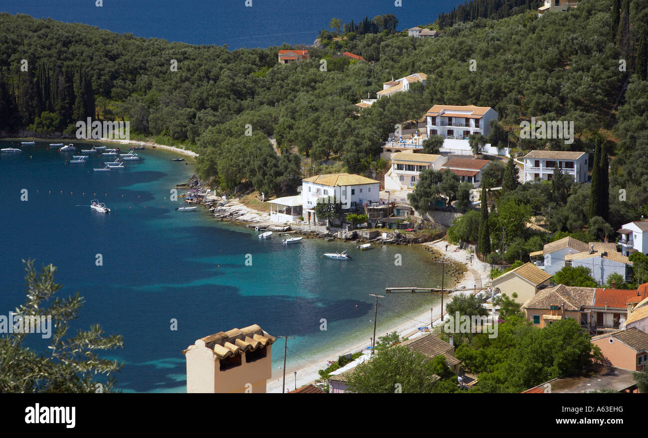 Vista di Kalami Corfu compresa la Casa Bianca dove Lawrence Durrell vissuto Foto Stock