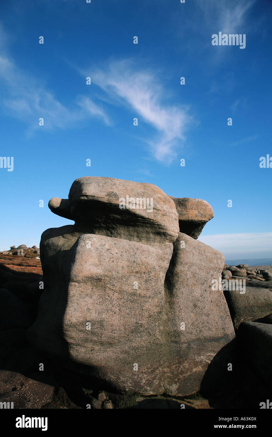 Scultorea formazione di roccia su Kinder Scout nel Derbyshire Peak District Foto Stock