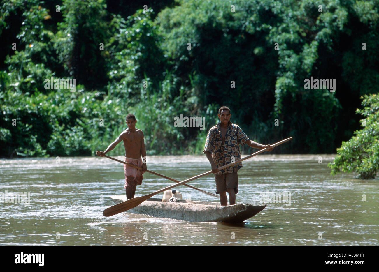 Papua Nuova Guinea - foresta pluviale, barca su Ok Tedi river, provincia occidentale Foto Stock