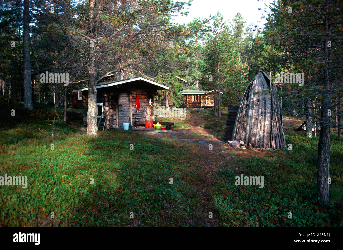 Tempo libero cottage e sauna hut vicino alla città di muonio regione della Lapponia Finlandia Foto Stock