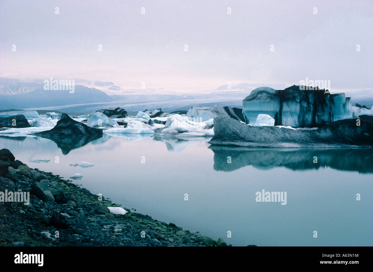Icefloes nella laguna glaciale di jokulsarlon Islanda Foto Stock