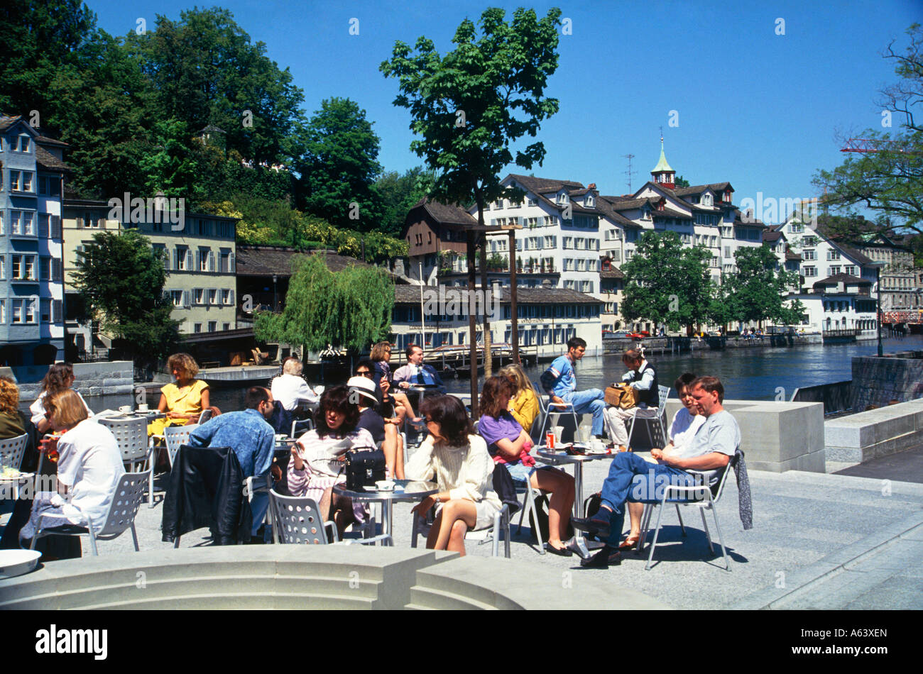 Il marciapiede coffeehouse al lungomare di limmat città di Zurigo città del cantone di Zurigo Svizzera Foto Stock