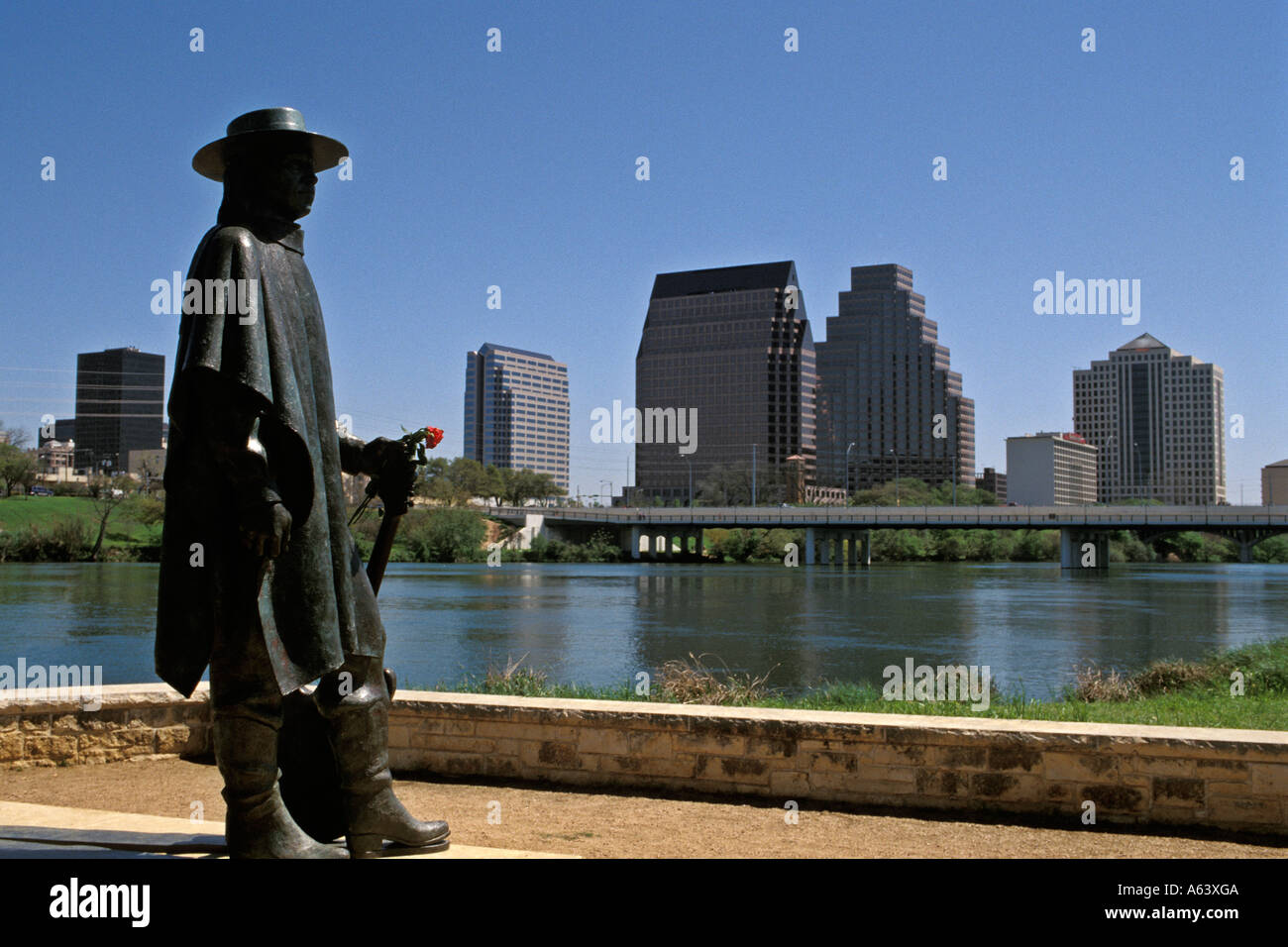 Di Austin in Texas skyline e Lago di Colorado con Stevie Ray Vaughan statua Foto Stock