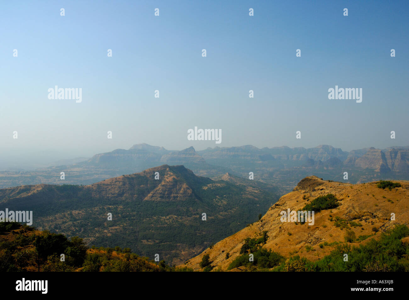 Vista da Raigad fort Sahyadri mountain range Maharashtra West India Foto Stock