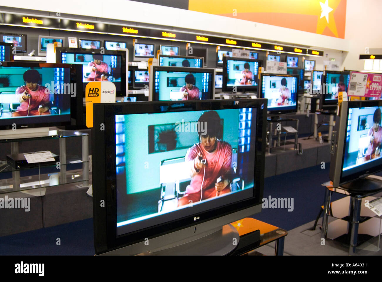 Retail display tv immagini e fotografie stock ad alta risoluzione - Alamy