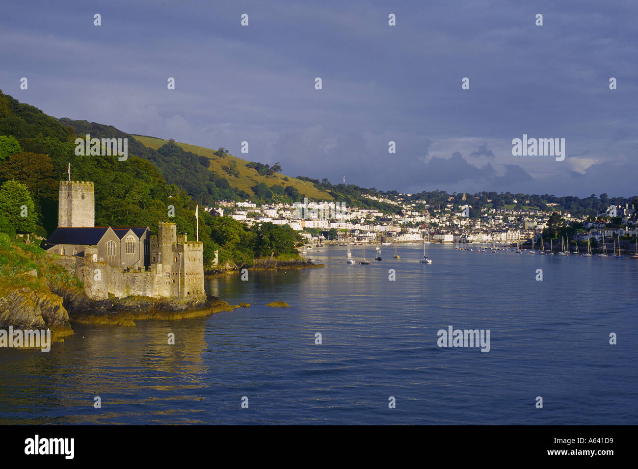 Castello di Dartmouth dal fiume Dart Devon UK Foto Stock