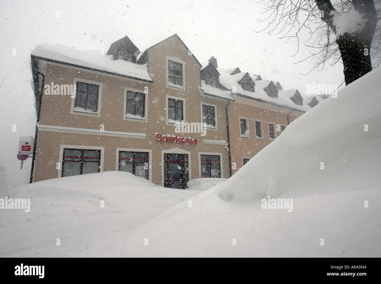 Nevicato in Sparkasse a Oberwiesenthal, Monti Metalliferi, Erz Monti Metalliferi, Bassa Sassonia, Germania Foto Stock