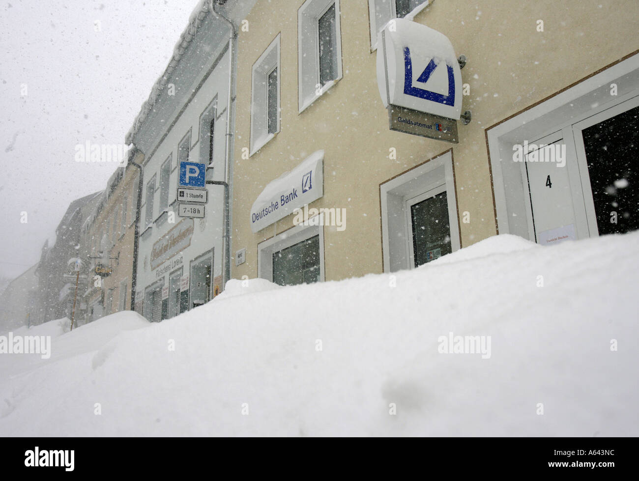 Nevicato in Deutsche Bank agenzia a Oberwiesenthal, Monti Metalliferi, Erz Monti Metalliferi, Bassa Sassonia, Germania Foto Stock