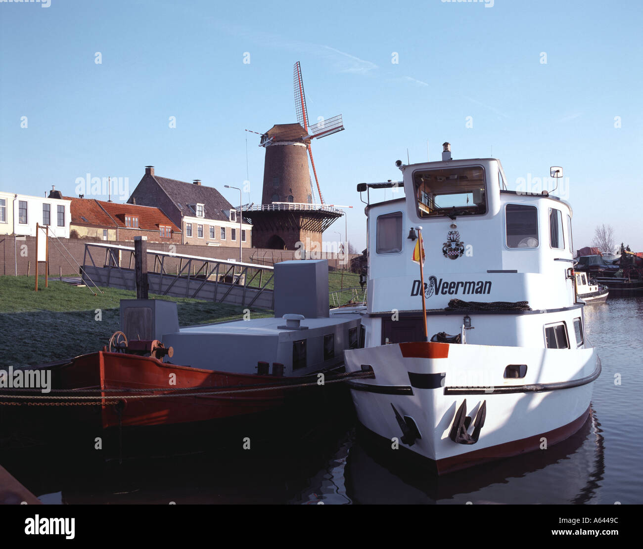 Il traghetto e il mulino a vento a Wijk bij Duurstede nei Paesi Bassi Foto Stock
