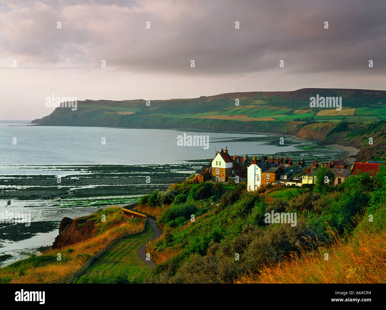 La mattina presto luce su Robin cappe Bay nel North Yorkshire Moors Foto Stock