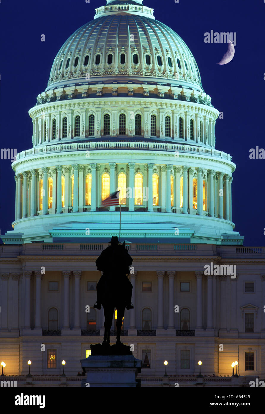Capitol Building Washington DC North America di notte con cresent moon Foto Stock