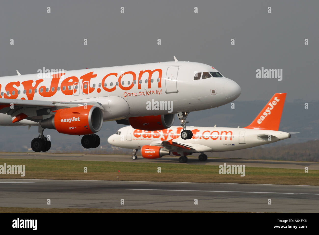 Easyjet piano di aeromobili Airbus A319 sbarco battenti a Bristol Inghilterra Foto Stock