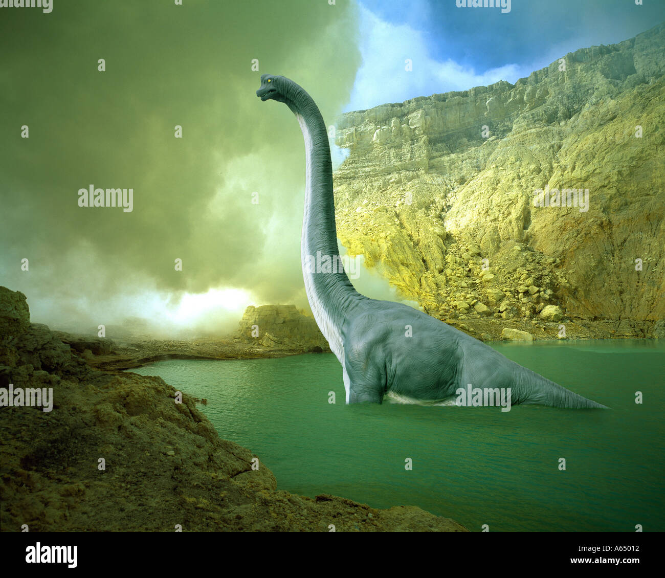 Brachiosaurus nel lago del cratere del vulcano attivo Foto Stock