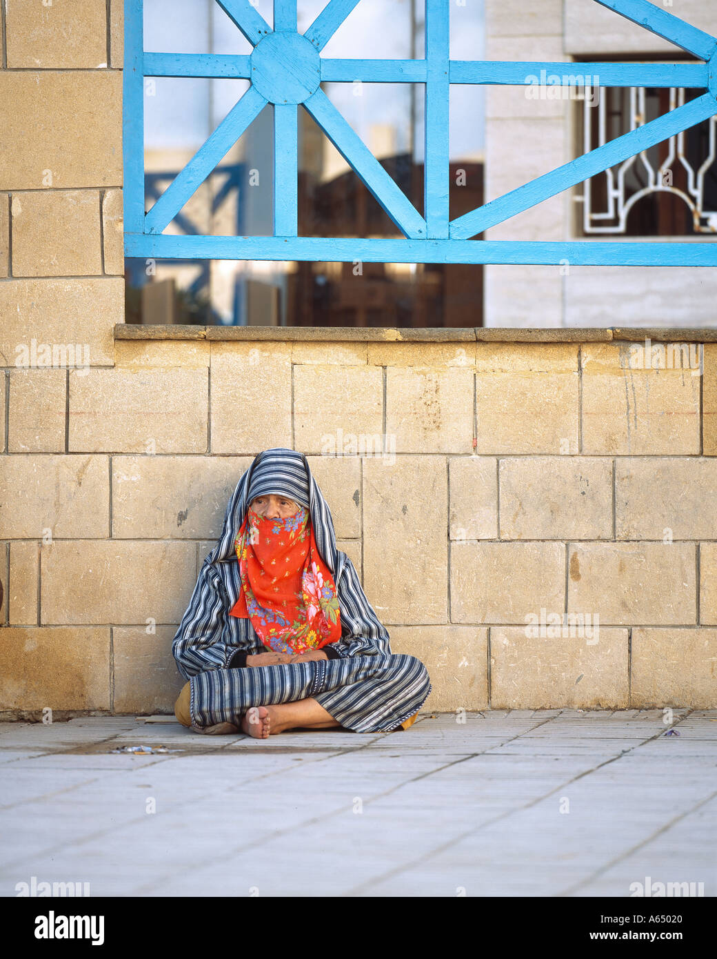 Donna velata Essaouira, Marocco Foto Stock