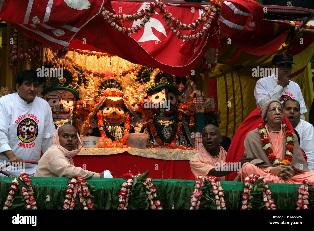 Cera figura e idoli su un galleggiante in un Hari Krishna Parade, Nairobi, Kenia Foto Stock