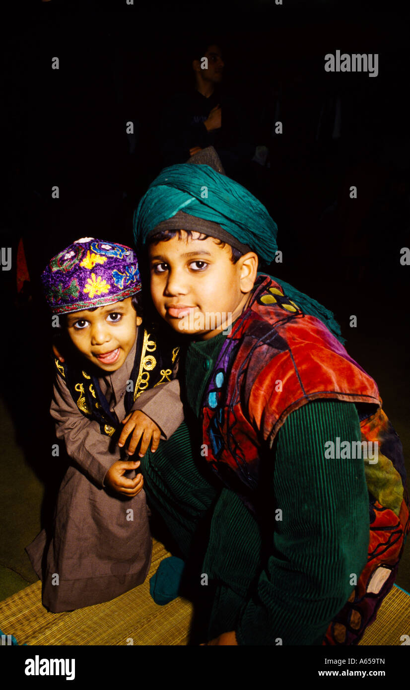 La Moschea Peckham bambini in abiti islamica del Ramadan Foto Stock