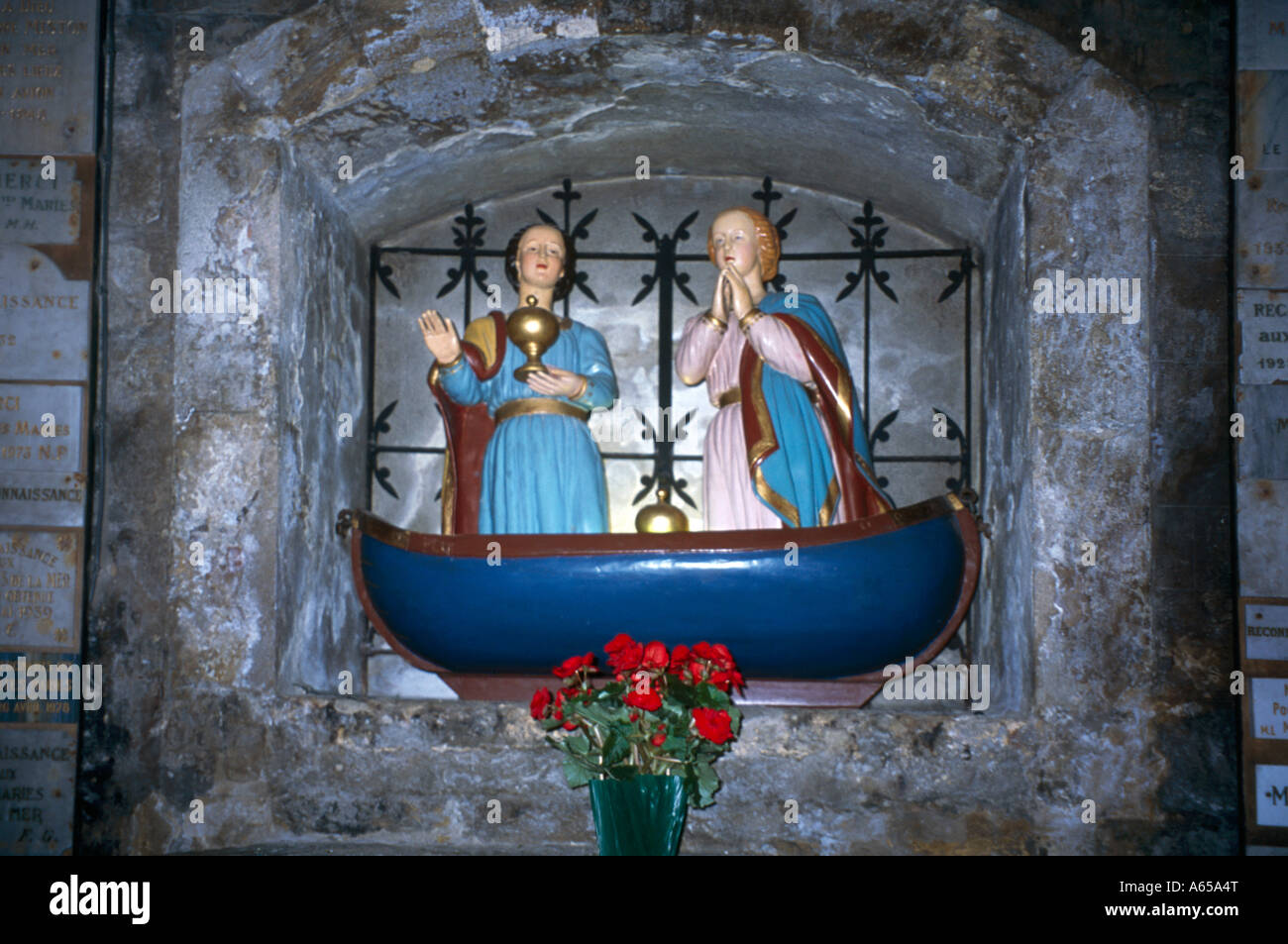 Camargue Provenza Francia Les Saintes Marias de la Mer - Due Saint Maries in una barca Foto Stock