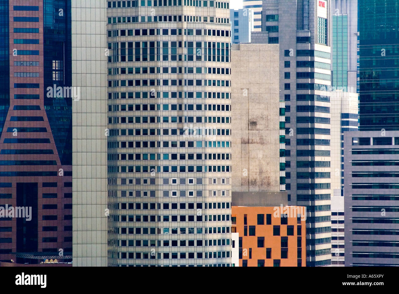 Primo piano degli edifici nel centro cittadino di Singapore Foto Stock