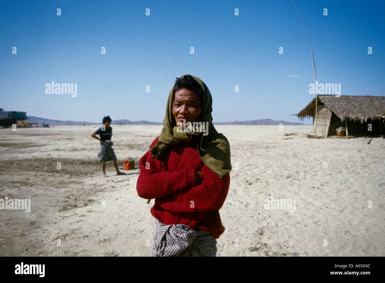 La Birmania - Ritratto di un uomo in spiaggia Foto Stock