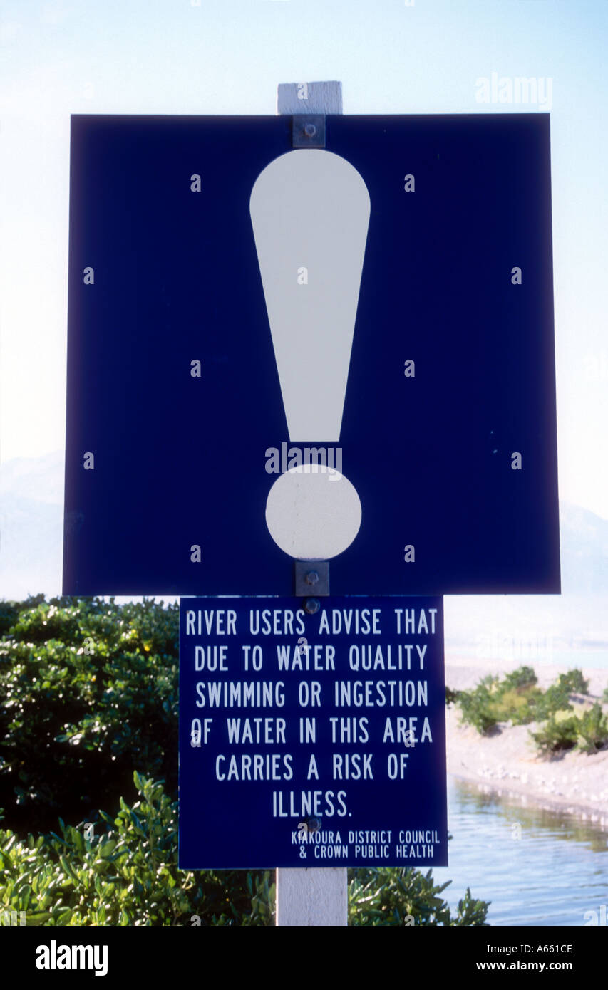 Avviso sulla salute da un fiume costiere a Kaikoura Marlborough Isola del Sud della Nuova Zelanda Foto Stock