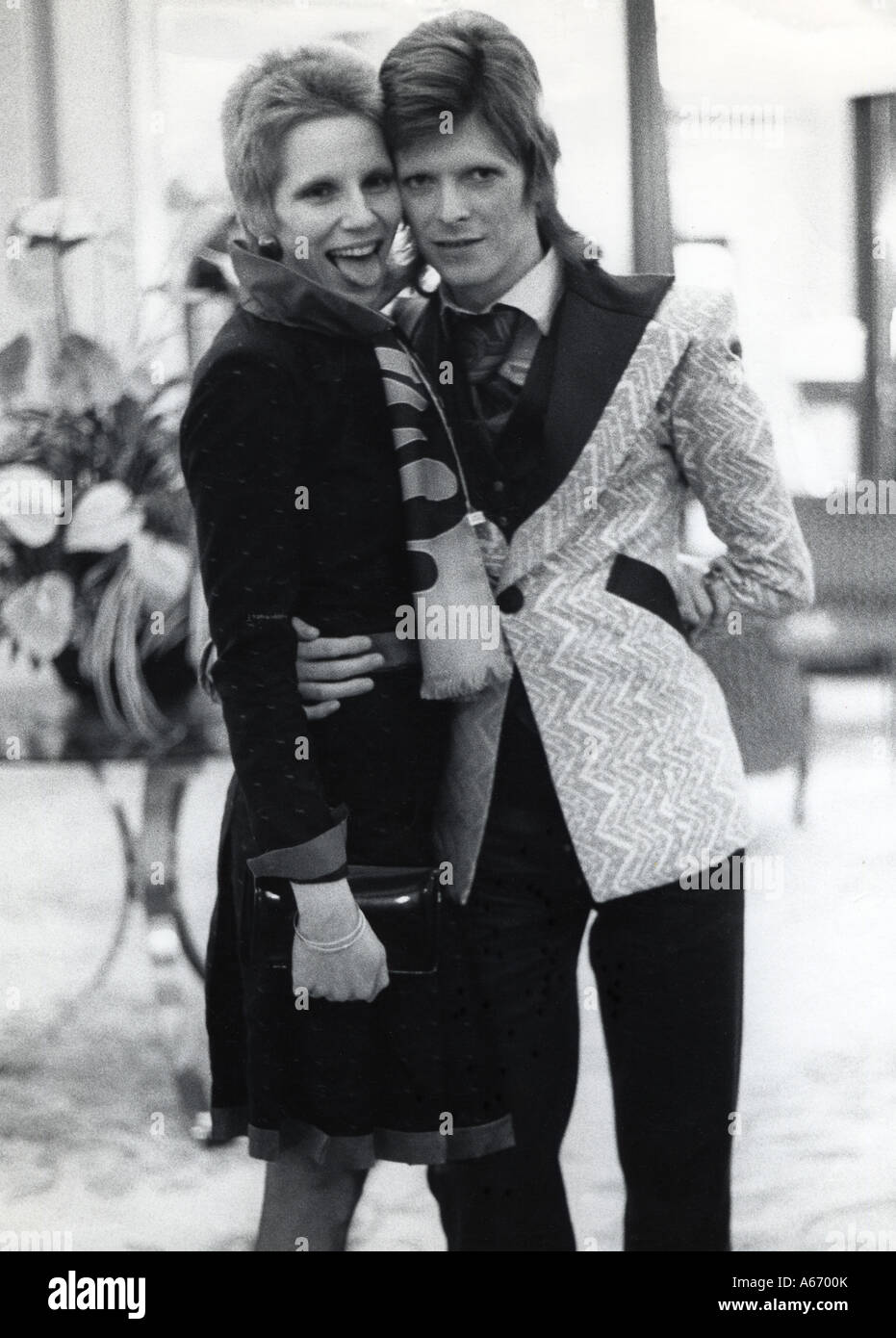 DAVID BOWIE e moglie Angie a Parigi nel 1973 Foto Stock