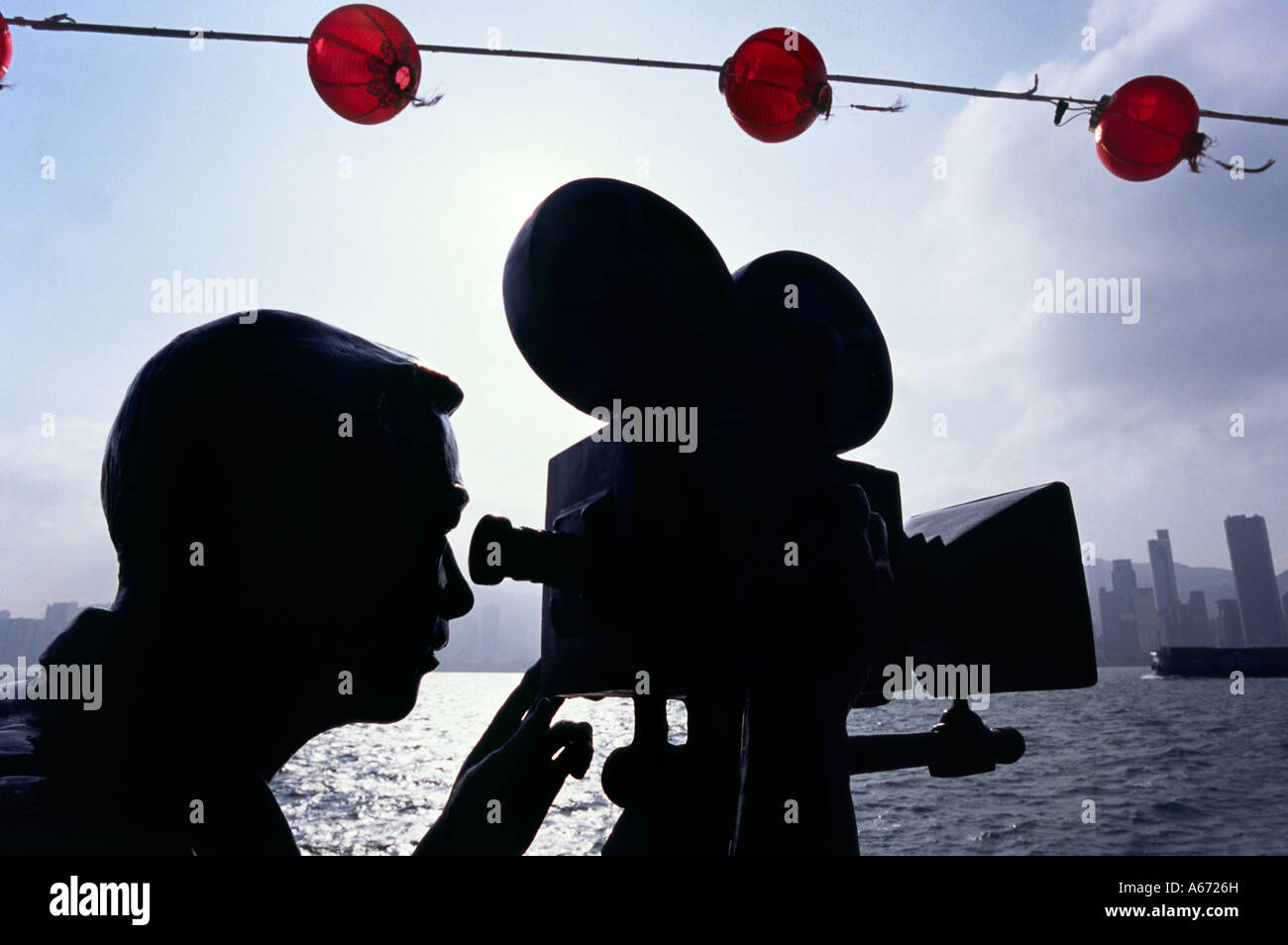 Linea di sculture il Viale delle Stelle su Kowloon Waterfront dell omaggio della Hong kong industria cinematografica Foto Stock